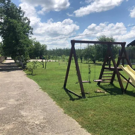 Salas Gnijezdo 招待所 4*