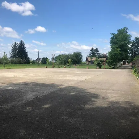 招待所 Salas Gnijezdo