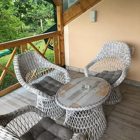 招待所 Salas Gnijezdo