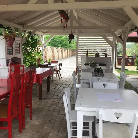 Salas Gnijezdo Bačka Palanka