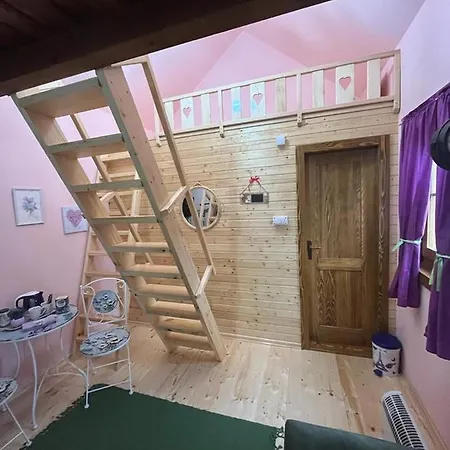 招待所 Salas Gnijezdo